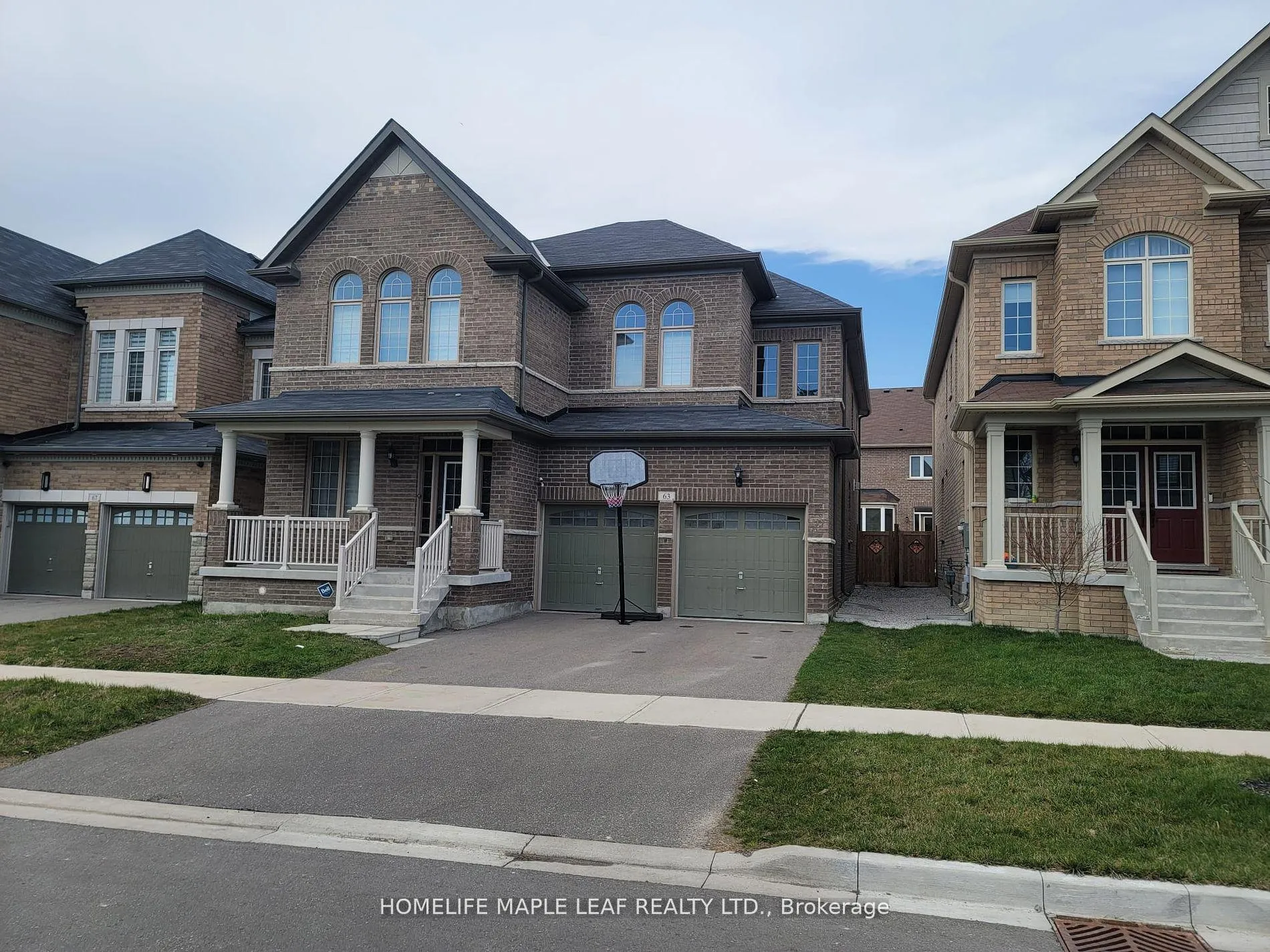Photo 3 of 63 Boone Crescent W, Vaughan, Kleinburg — HOMEH