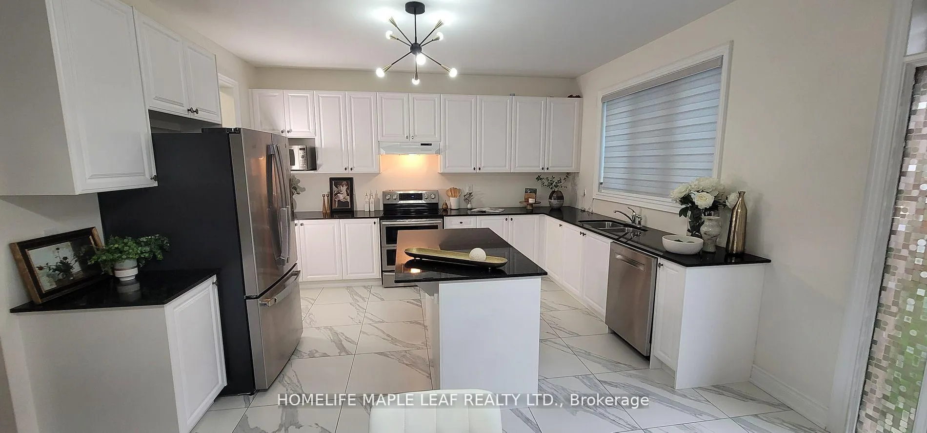 Photo 10 of 63 Boone Crescent W, Vaughan, Kleinburg — HOMEH