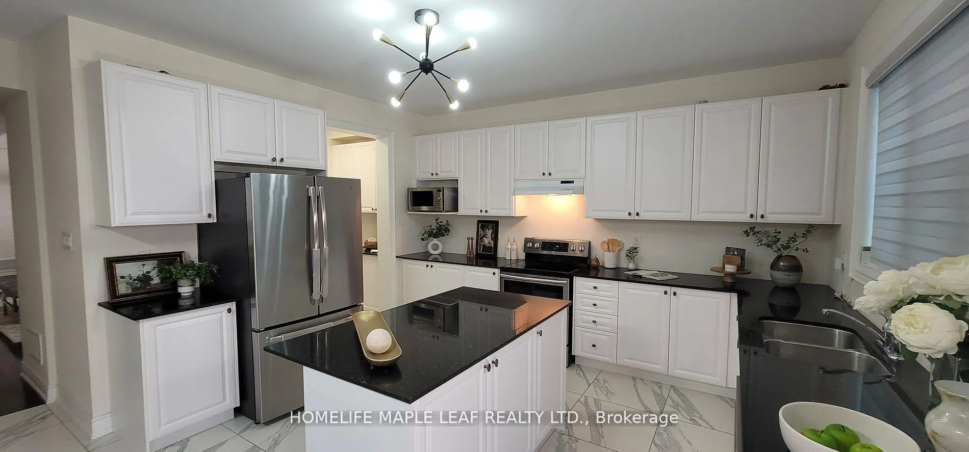 Photo 13 of 63 Boone Crescent W, Vaughan, Kleinburg — HOMEH
