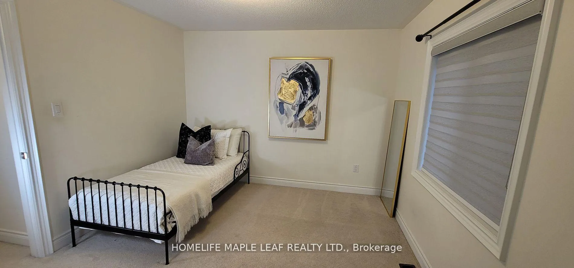Photo 21 of 63 Boone Crescent W, Vaughan, Kleinburg — HOMEH