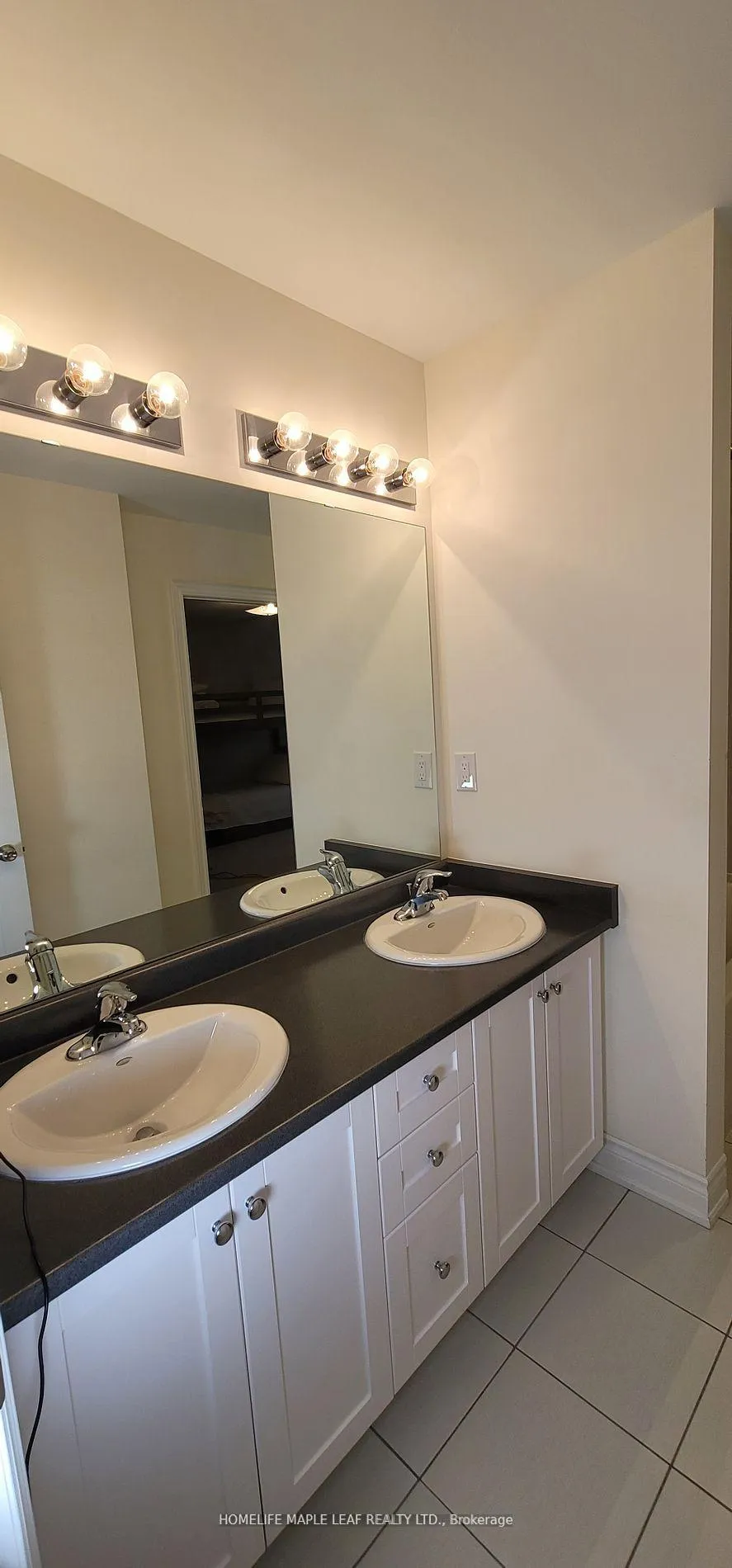 Photo 23 of 63 Boone Crescent W, Vaughan, Kleinburg — HOMEH