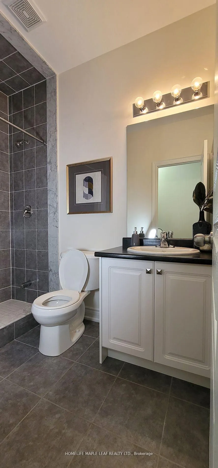 Photo 31 of 63 Boone Crescent W, Vaughan, Kleinburg — HOMEH