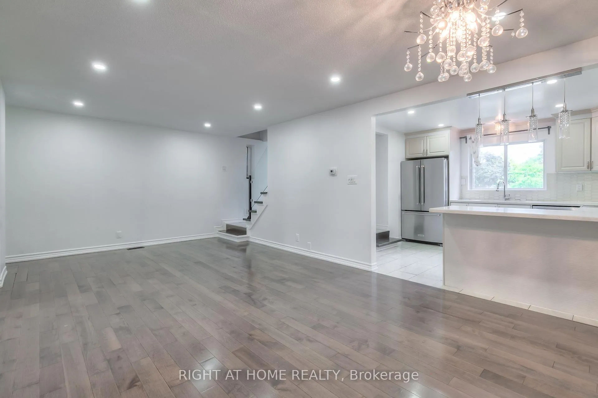 Photo 10 of 8 Madras Crescent, Scarborough, Morningside — HOMEH
