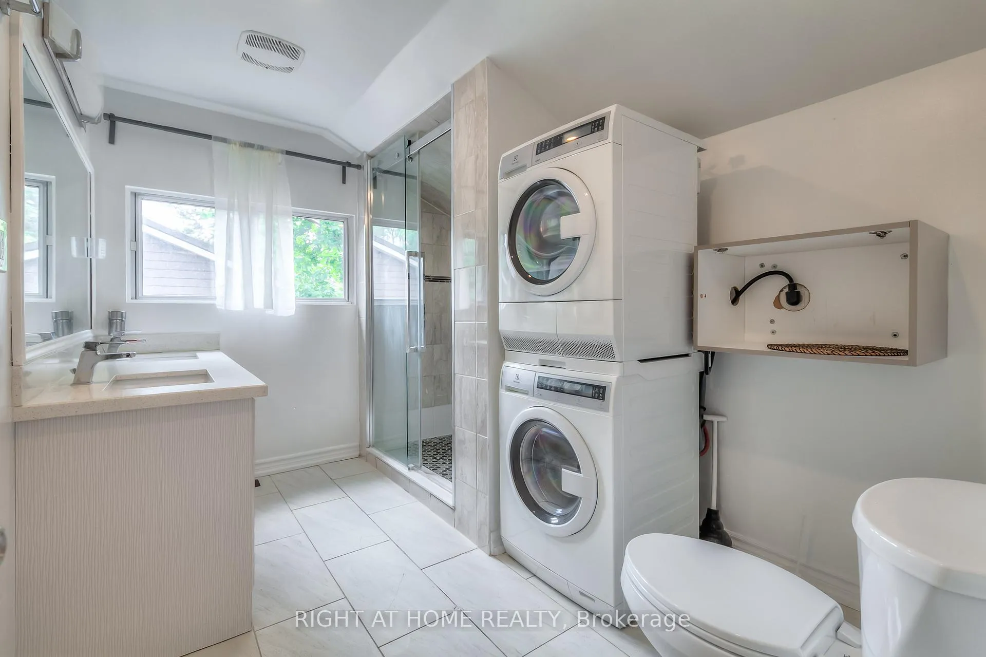Photo 15 of 8 Madras Crescent, Scarborough, Morningside — HOMEH