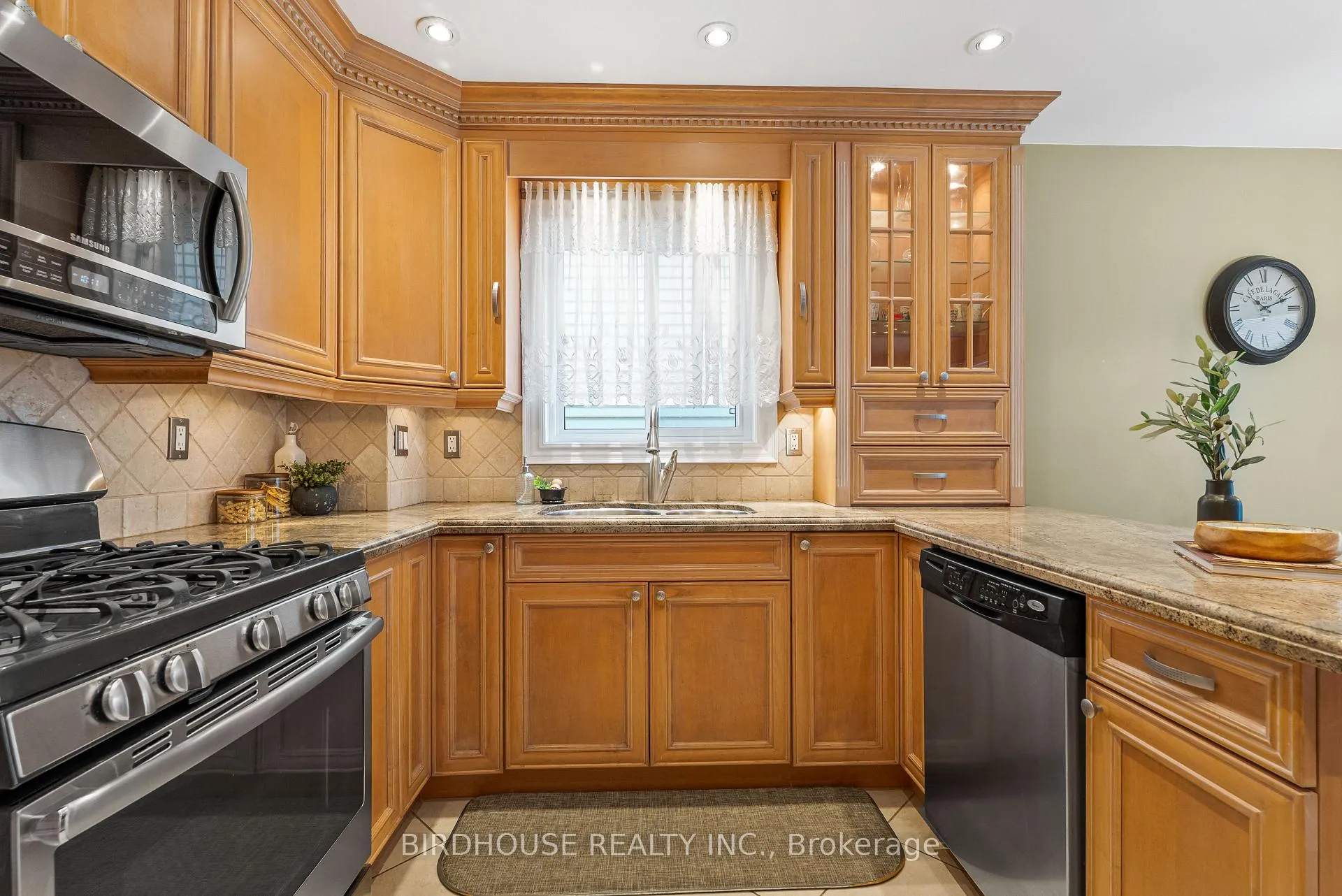 Photo 12 of 60 Cornwall Drive, Ajax, Central — HOMEH