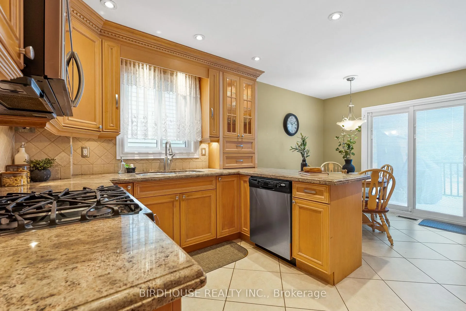 Photo 13 of 60 Cornwall Drive, Ajax, Central — HOMEH