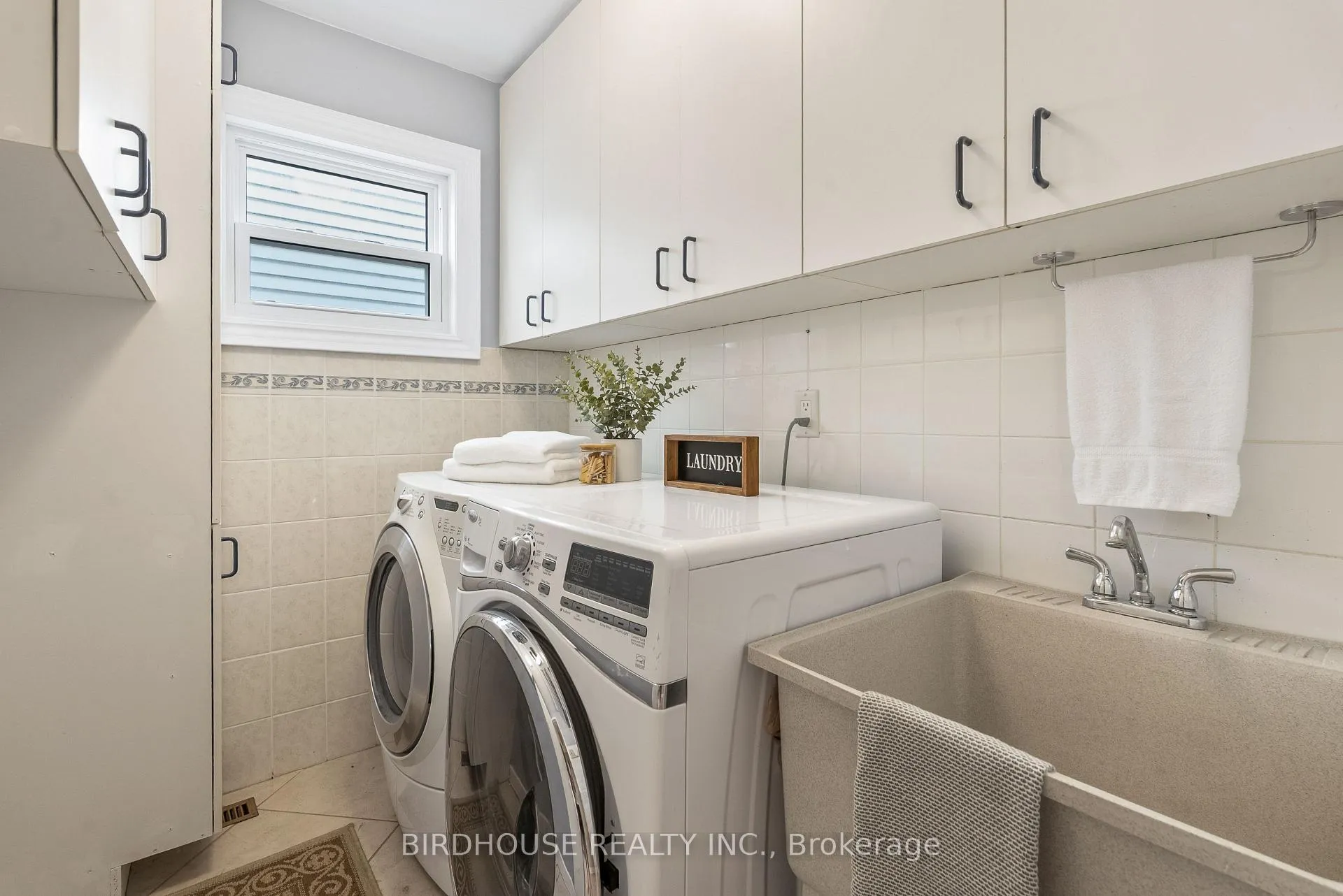 Photo 14 of 60 Cornwall Drive, Ajax, Central — HOMEH
