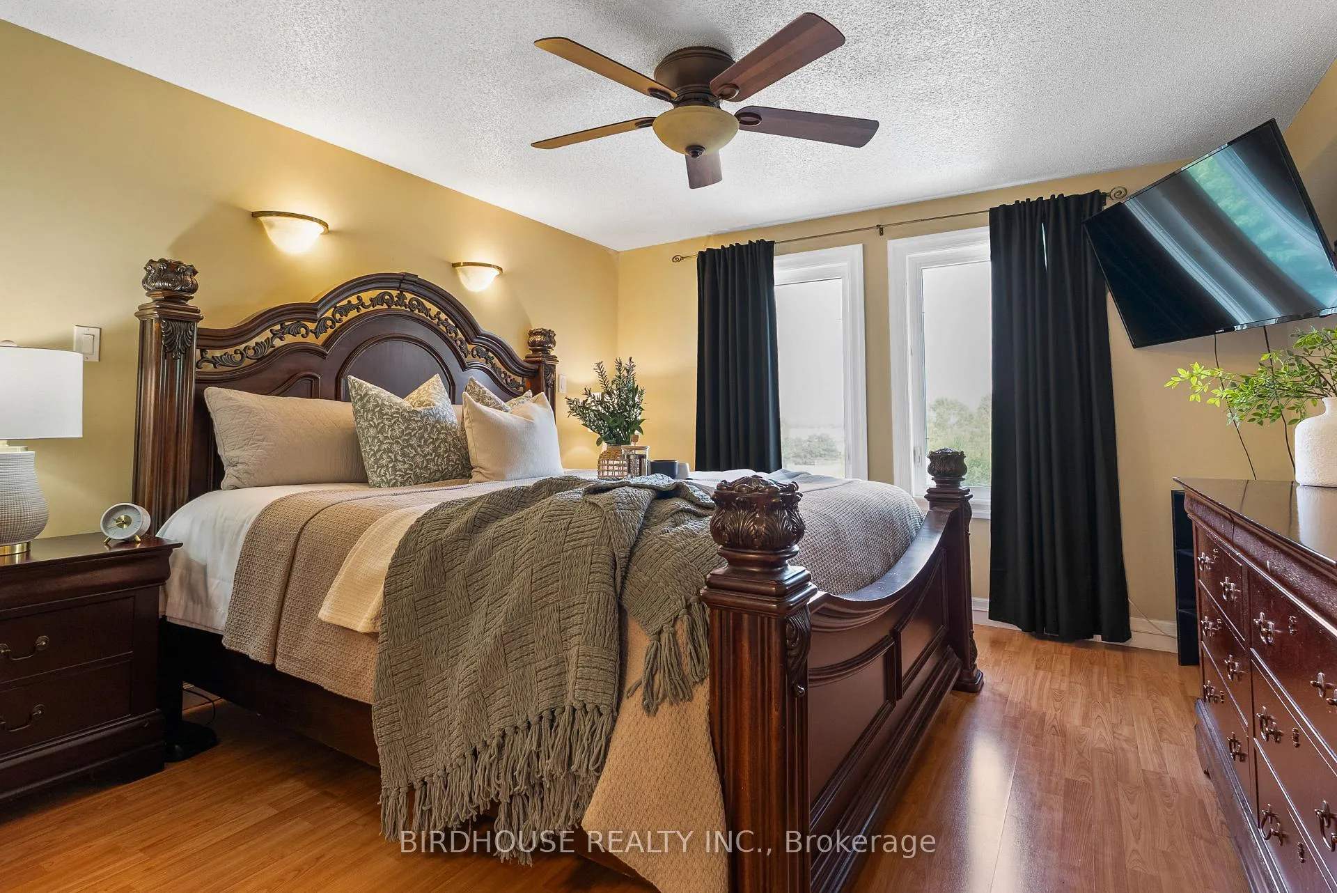 Photo 18 of 60 Cornwall Drive, Ajax, Central — HOMEH