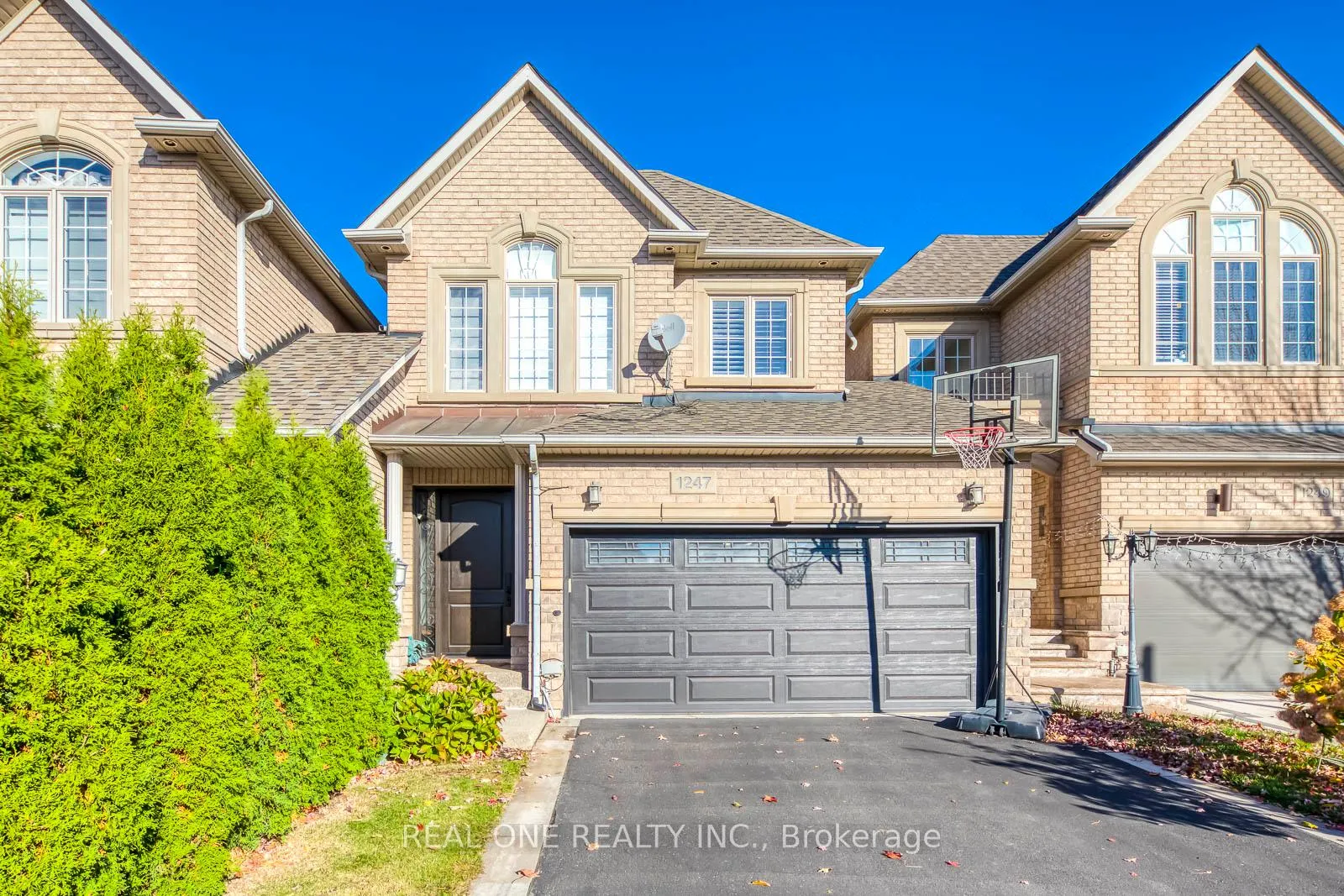Photo 2 of 1247 Agram Drive, Oakville, Joshua Creek — HOMEH