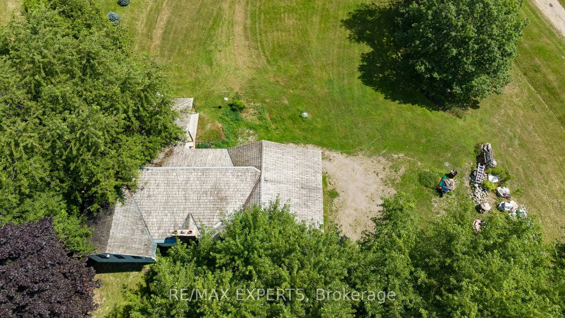 Photo 9 of 1113 17 Side Road, New Tecumseth, Rural New Tecumseth — HOMEH