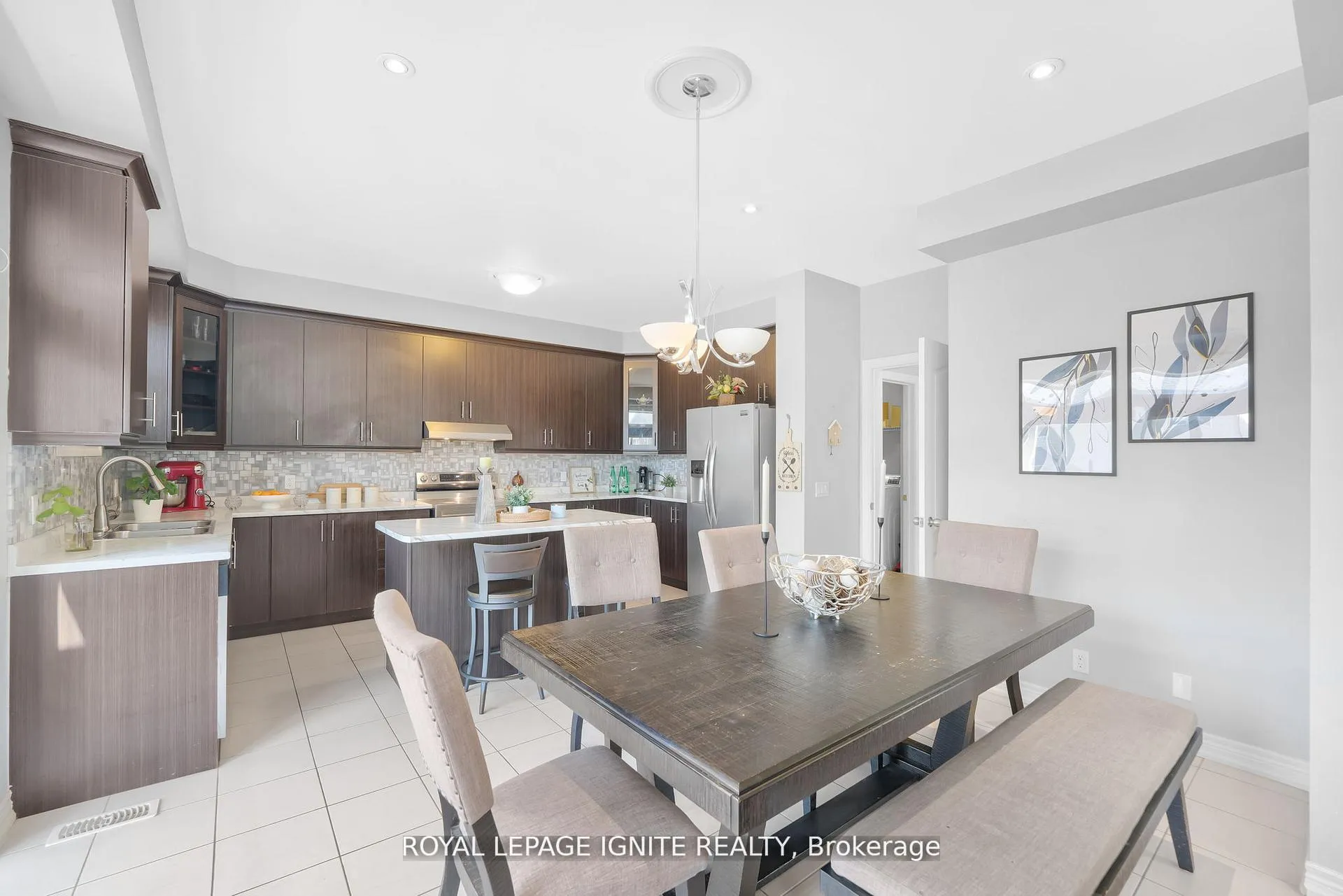 Photo 15 of 210 Blackwell Crescent, Oshawa, Windfields — HOMEH