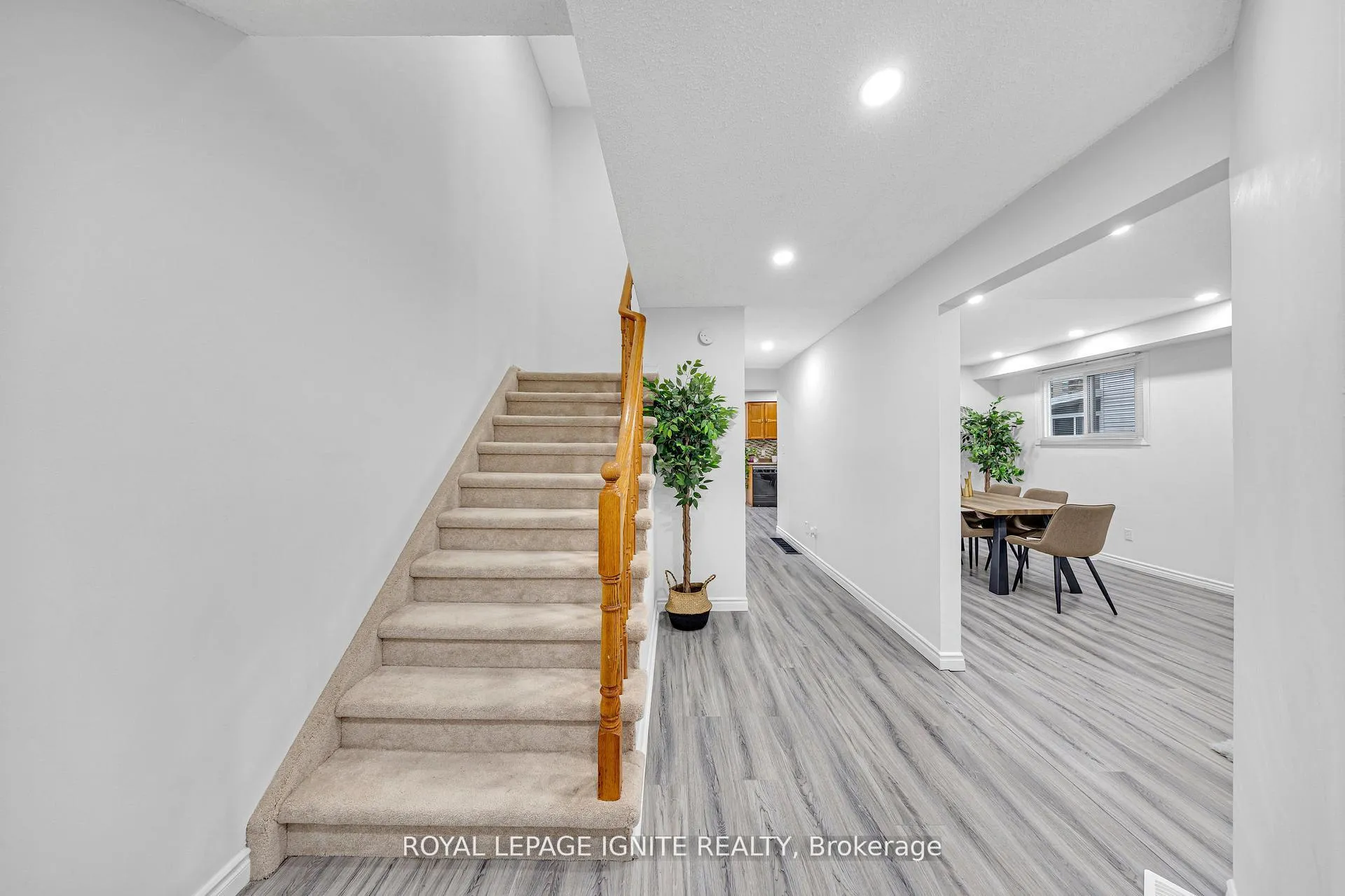 Photo 2 of 431 Cobblehill Drive, Oshawa, Pinecrest — HOMEH