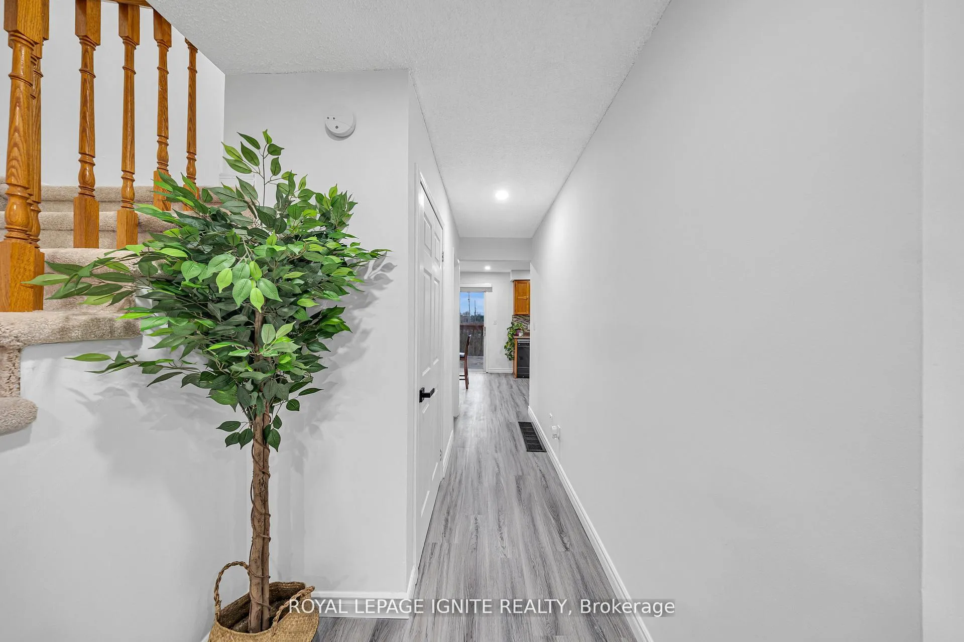 Photo 3 of 431 Cobblehill Drive, Oshawa, Pinecrest — HOMEH