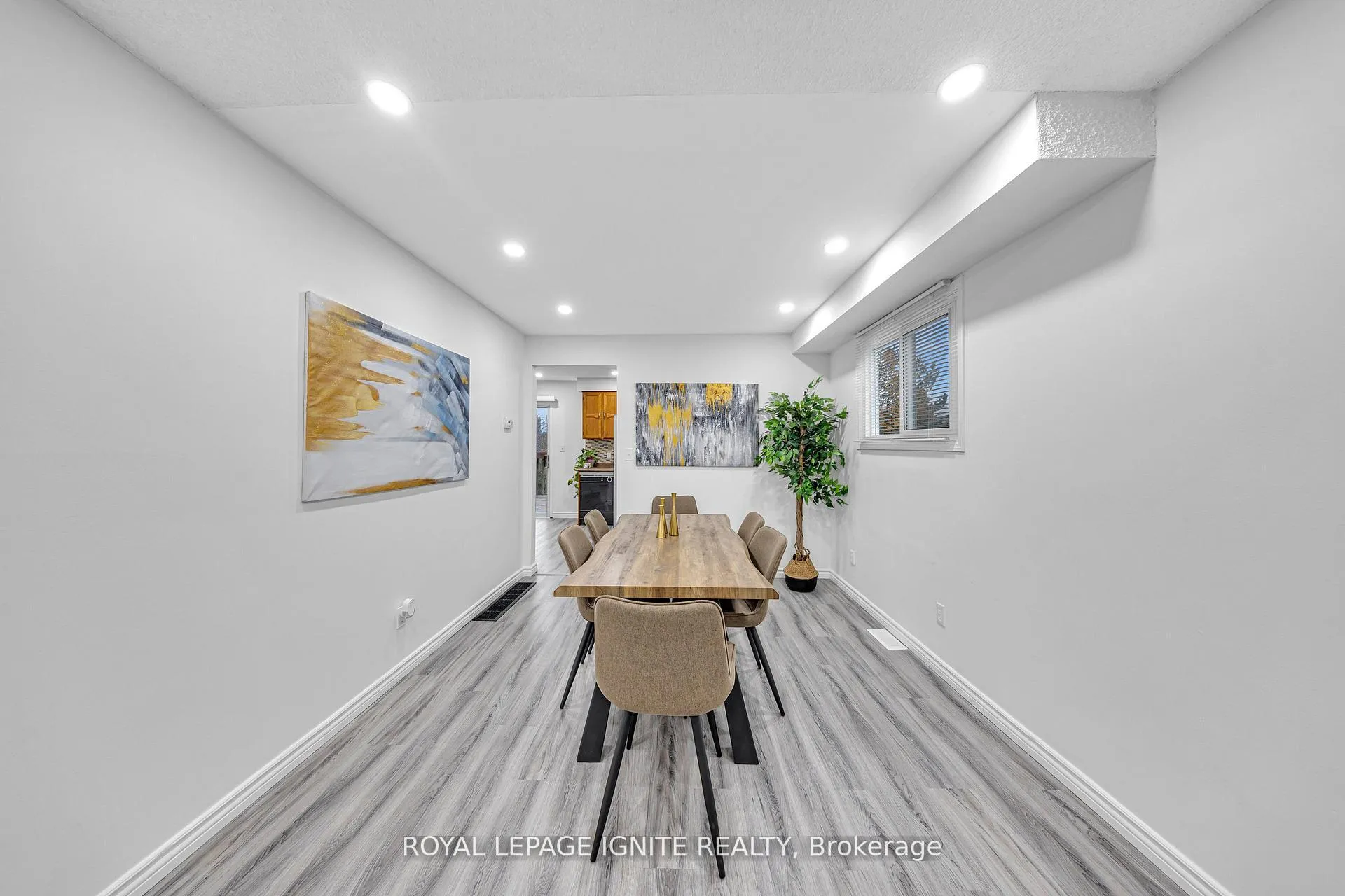 Photo 5 of 431 Cobblehill Drive, Oshawa, Pinecrest — HOMEH
