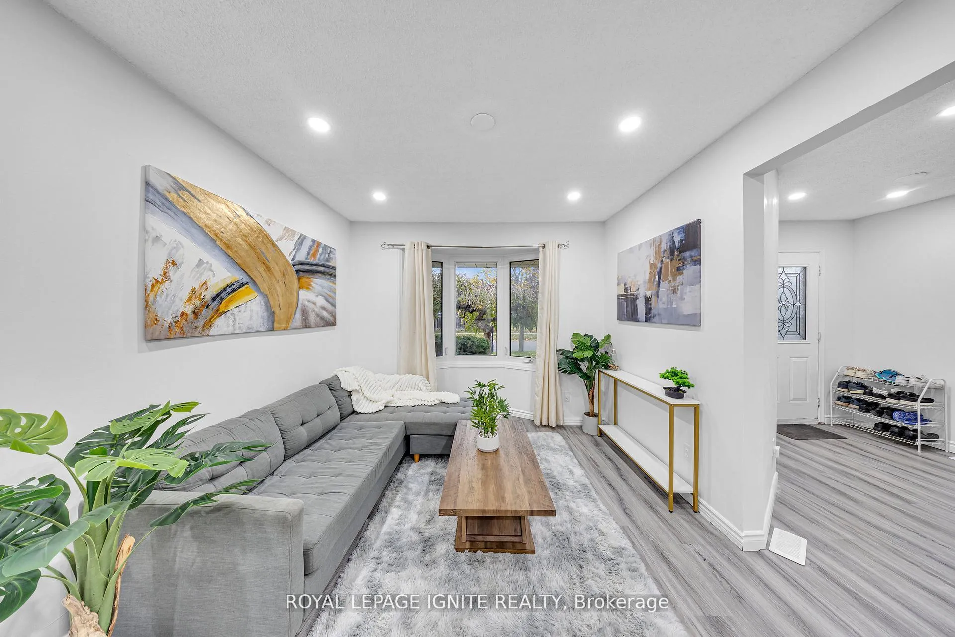 Photo 6 of 431 Cobblehill Drive, Oshawa, Pinecrest — HOMEH