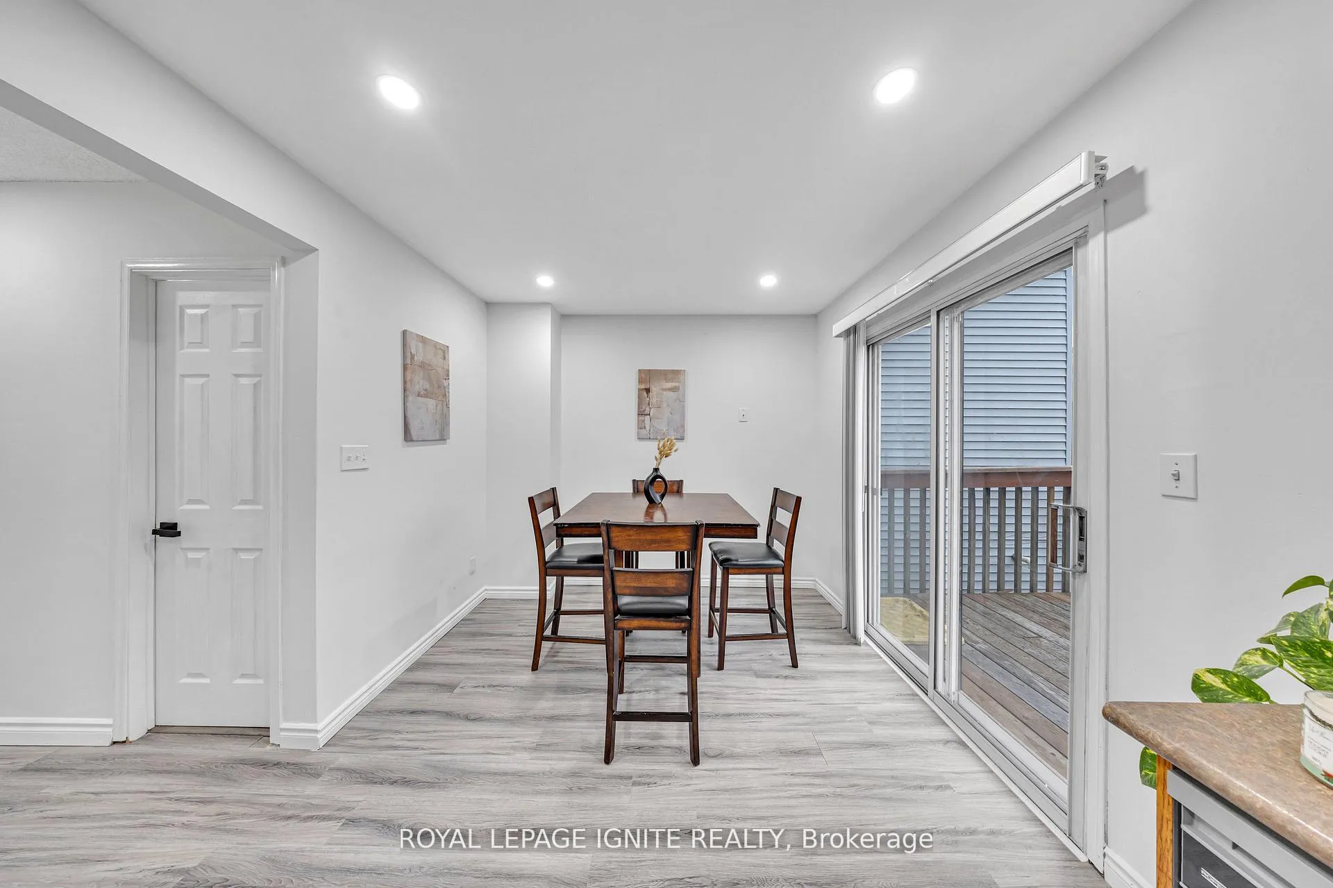 Photo 10 of 431 Cobblehill Drive, Oshawa, Pinecrest — HOMEH