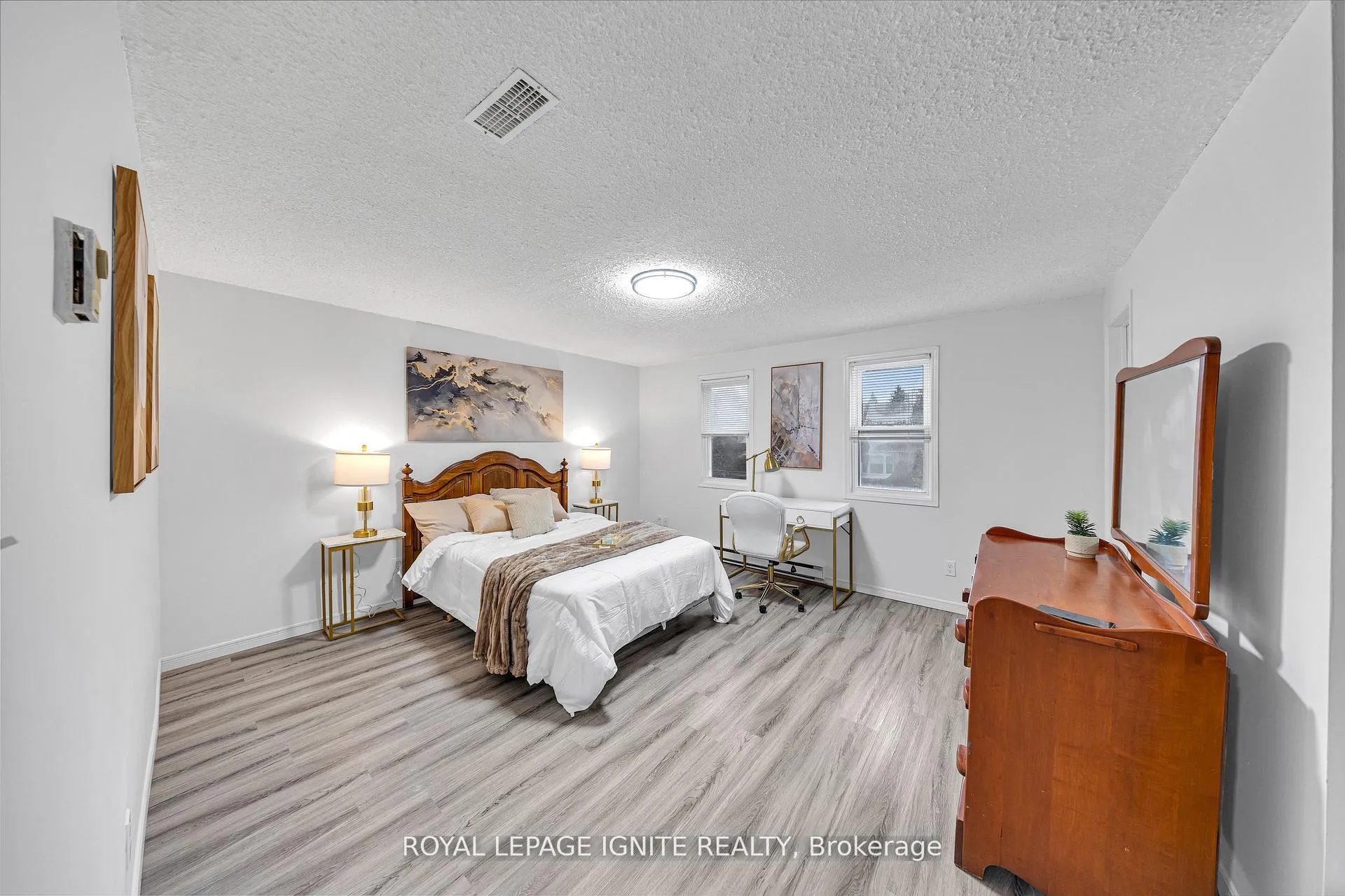 Photo 14 of 431 Cobblehill Drive, Oshawa, Pinecrest — HOMEH