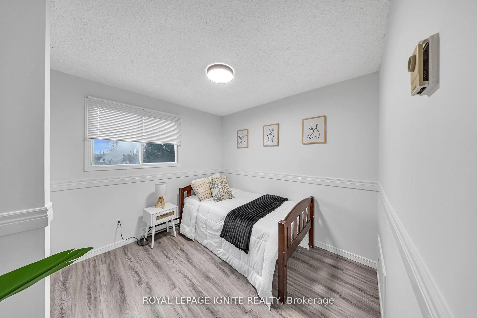 Photo 17 of 431 Cobblehill Drive, Oshawa, Pinecrest — HOMEH