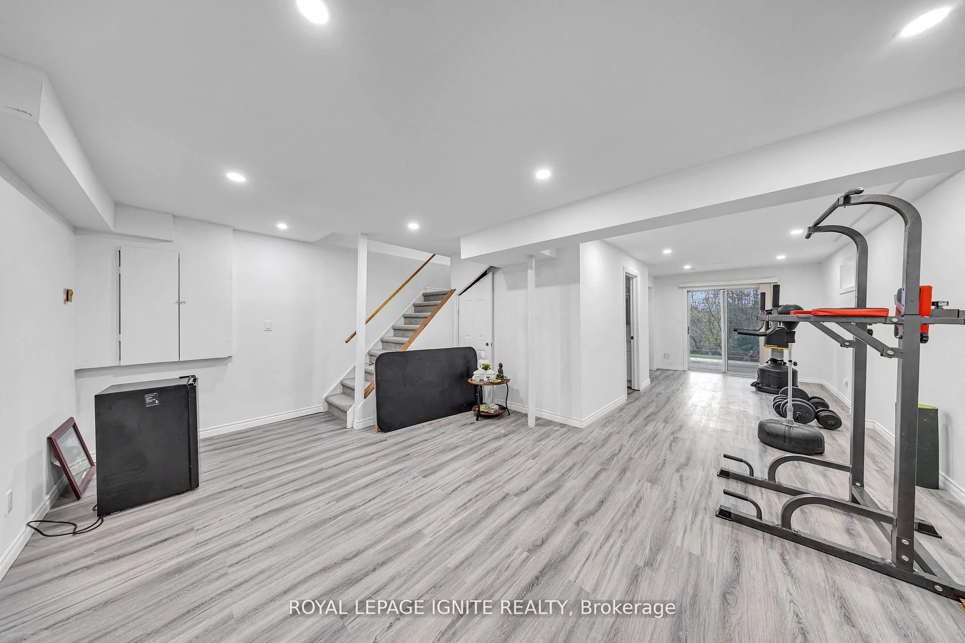 Photo 24 of 431 Cobblehill Drive, Oshawa, Pinecrest — HOMEH