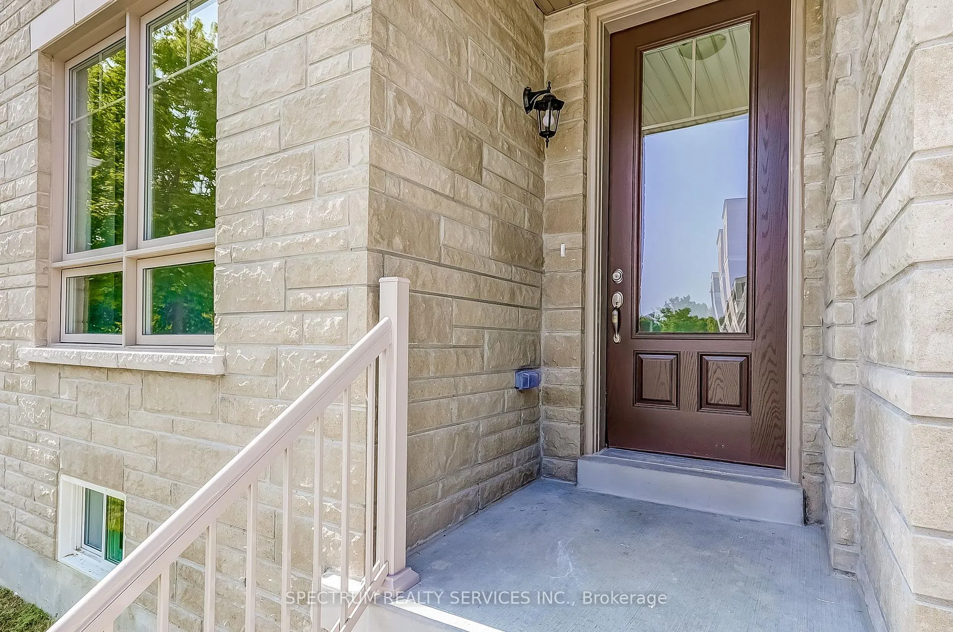 Photo 3 of 38 Lindcrest Manor, Markham, Cornell — HOMEH