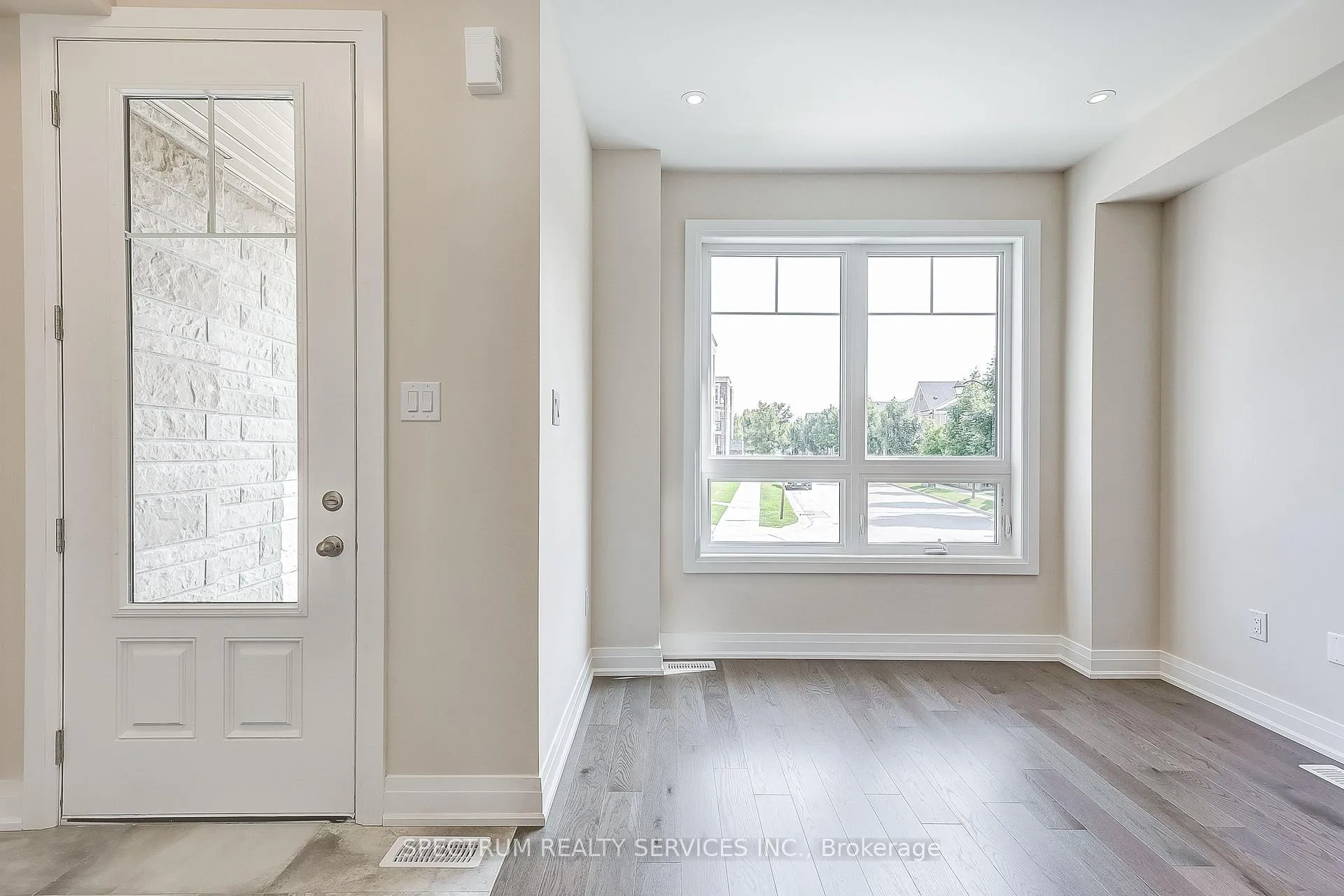 Photo 4 of 38 Lindcrest Manor, Markham, Cornell — HOMEH