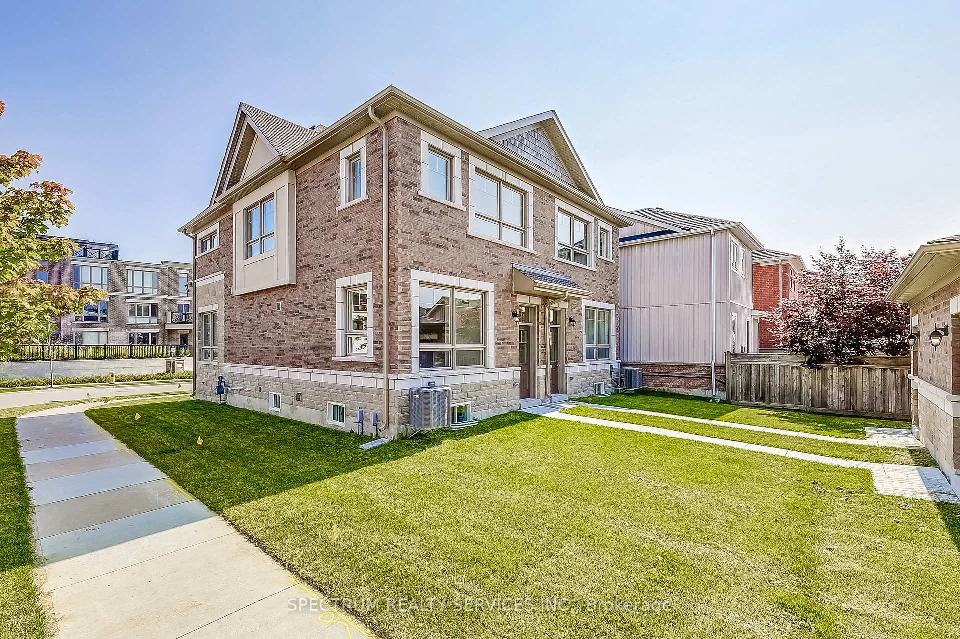 Photo 31 of 38 Lindcrest Manor, Markham, Cornell — HOMEH