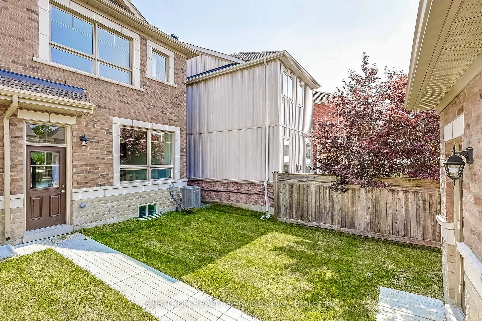 Photo 33 of 38 Lindcrest Manor, Markham, Cornell — HOMEH