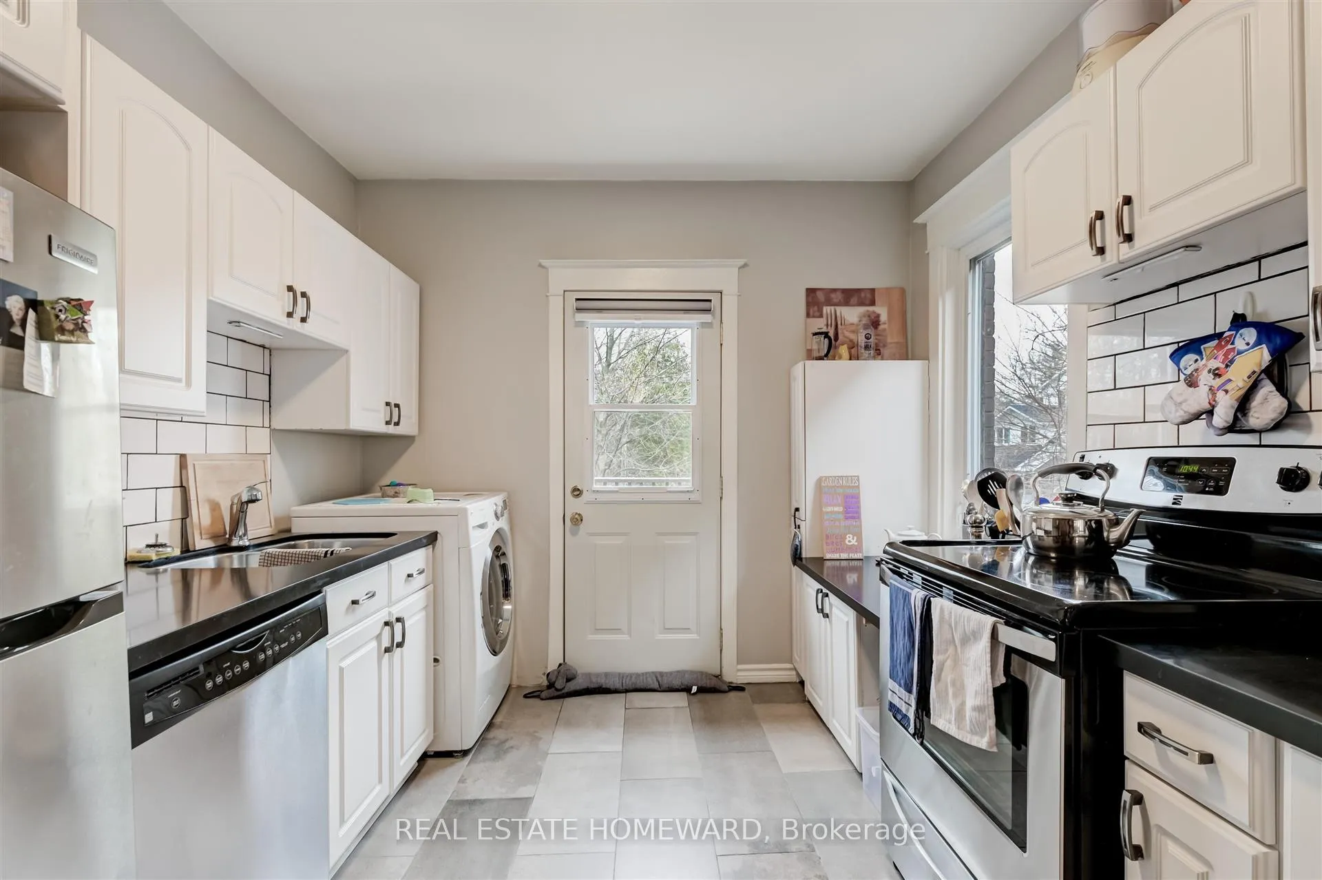 Photo 9 of 167 Wineva Avenue, Toronto, The Beaches — HOMEH