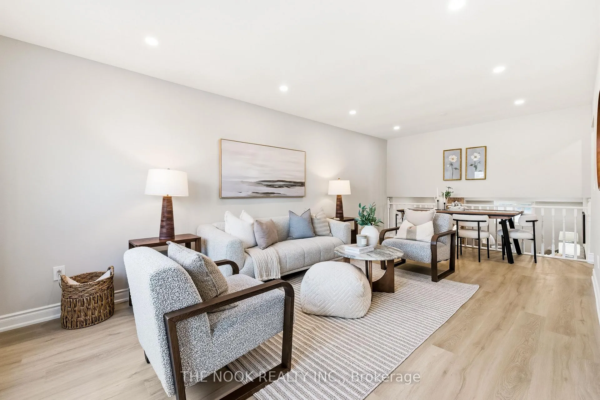 Photo 4 of 629 Capilano Crescent, Oshawa, Donevan — HOMEH