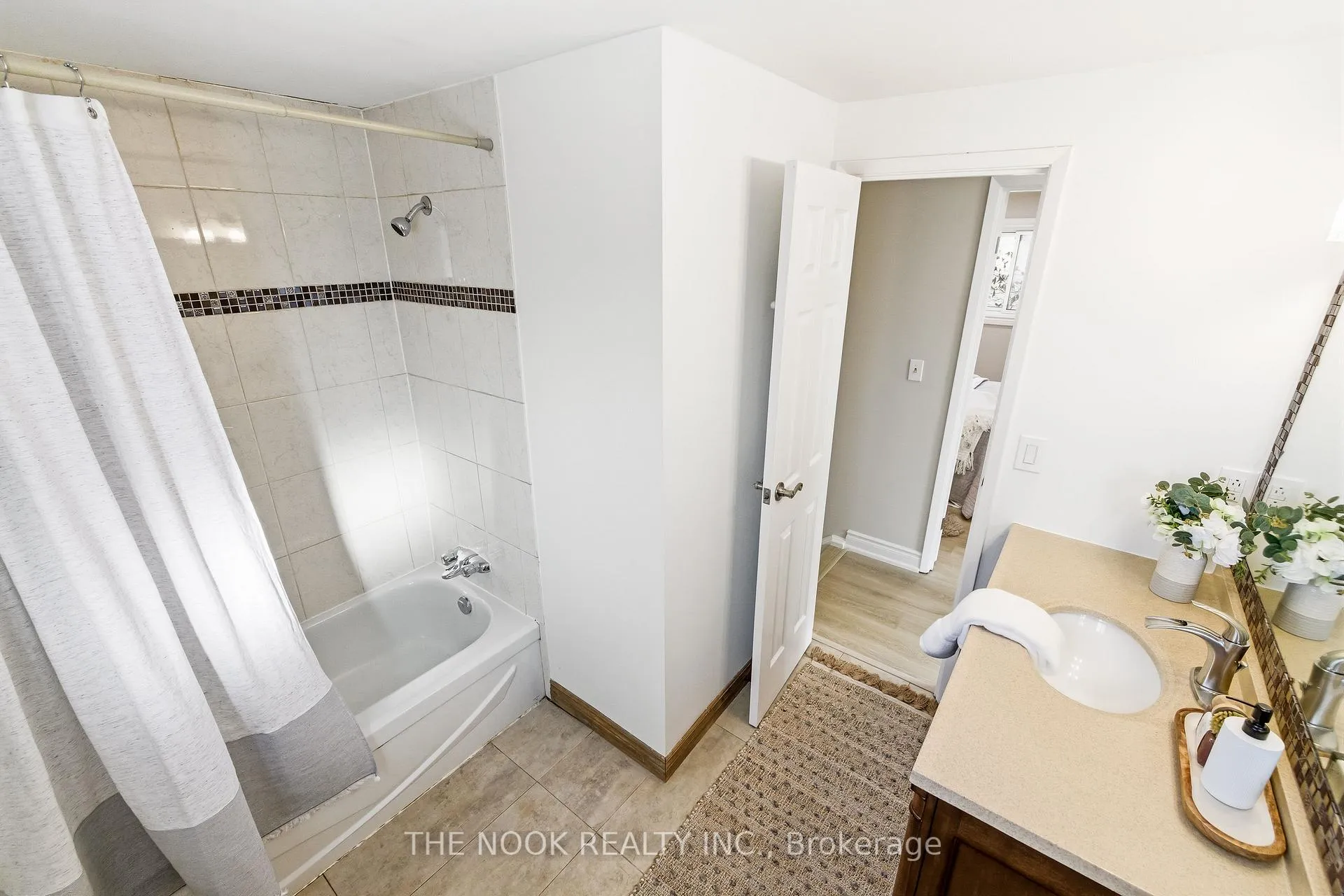 Photo 24 of 629 Capilano Crescent, Oshawa, Donevan — HOMEH