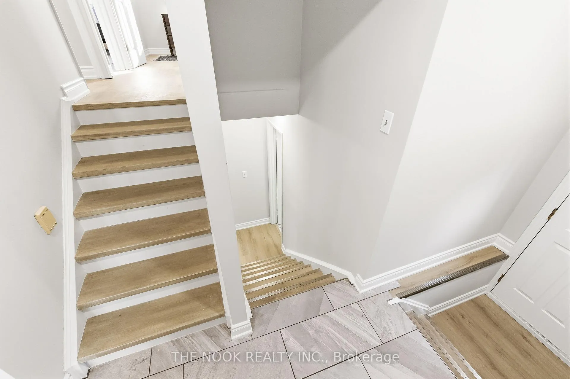 Photo 26 of 629 Capilano Crescent, Oshawa, Donevan — HOMEH