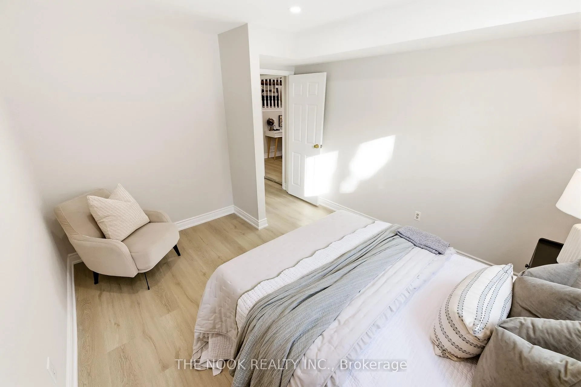 Photo 33 of 629 Capilano Crescent, Oshawa, Donevan — HOMEH