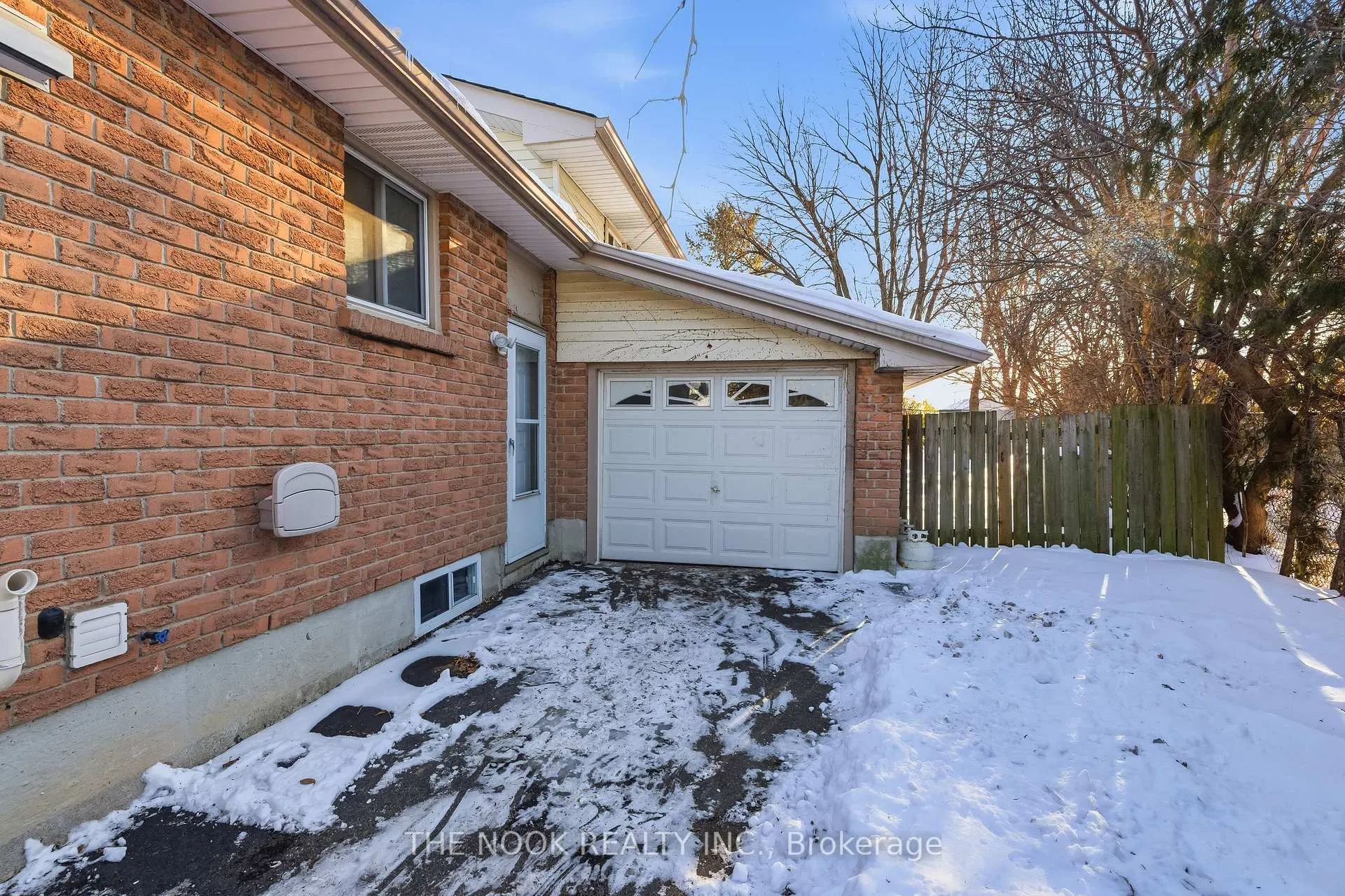 Photo 37 of 629 Capilano Crescent, Oshawa, Donevan — HOMEH