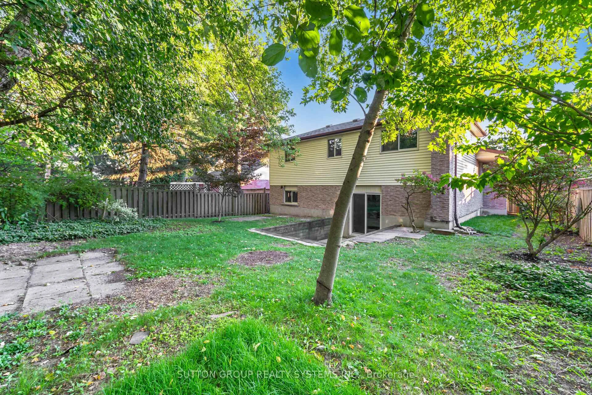 Photo 35 of 324 Ironwood Road, Guelph, Kortright West — HOMEH