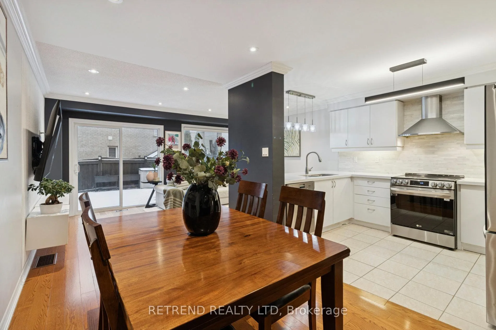 Photo 10 of 6 Summit Drive, Vaughan, Vellore Village — HOMEH