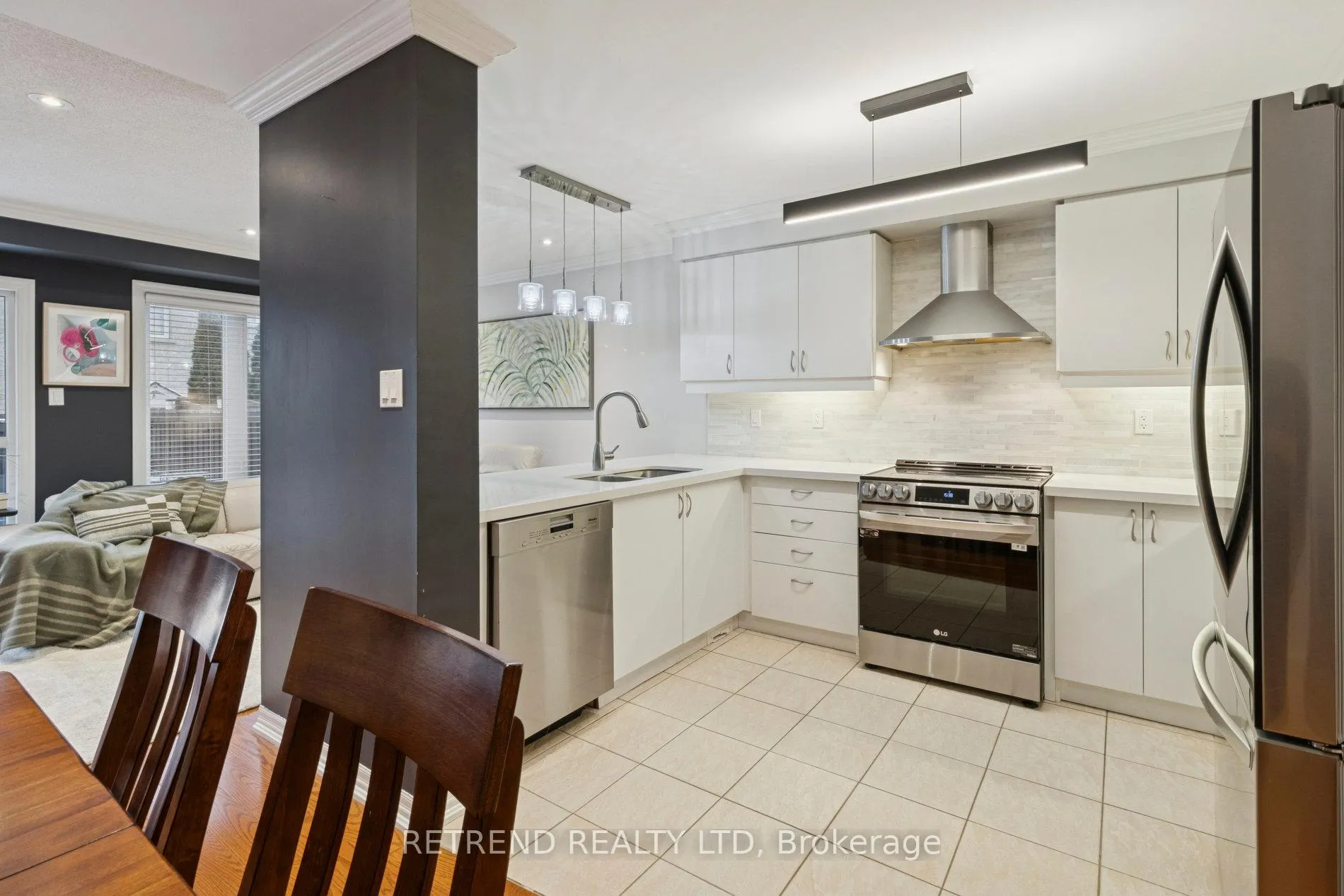 Photo 12 of 6 Summit Drive, Vaughan, Vellore Village — HOMEH