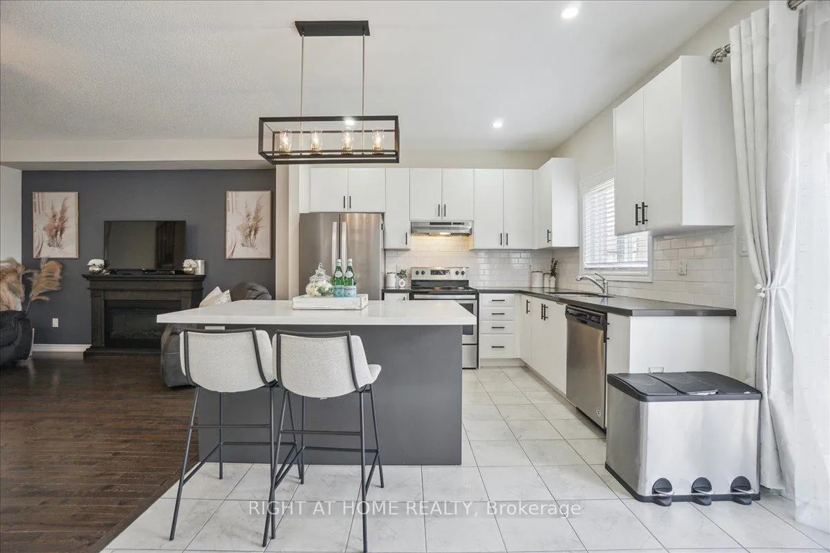 Photo 12 of 1213 Peelar Crescent, Innisfil, Lefroy — HOMEH