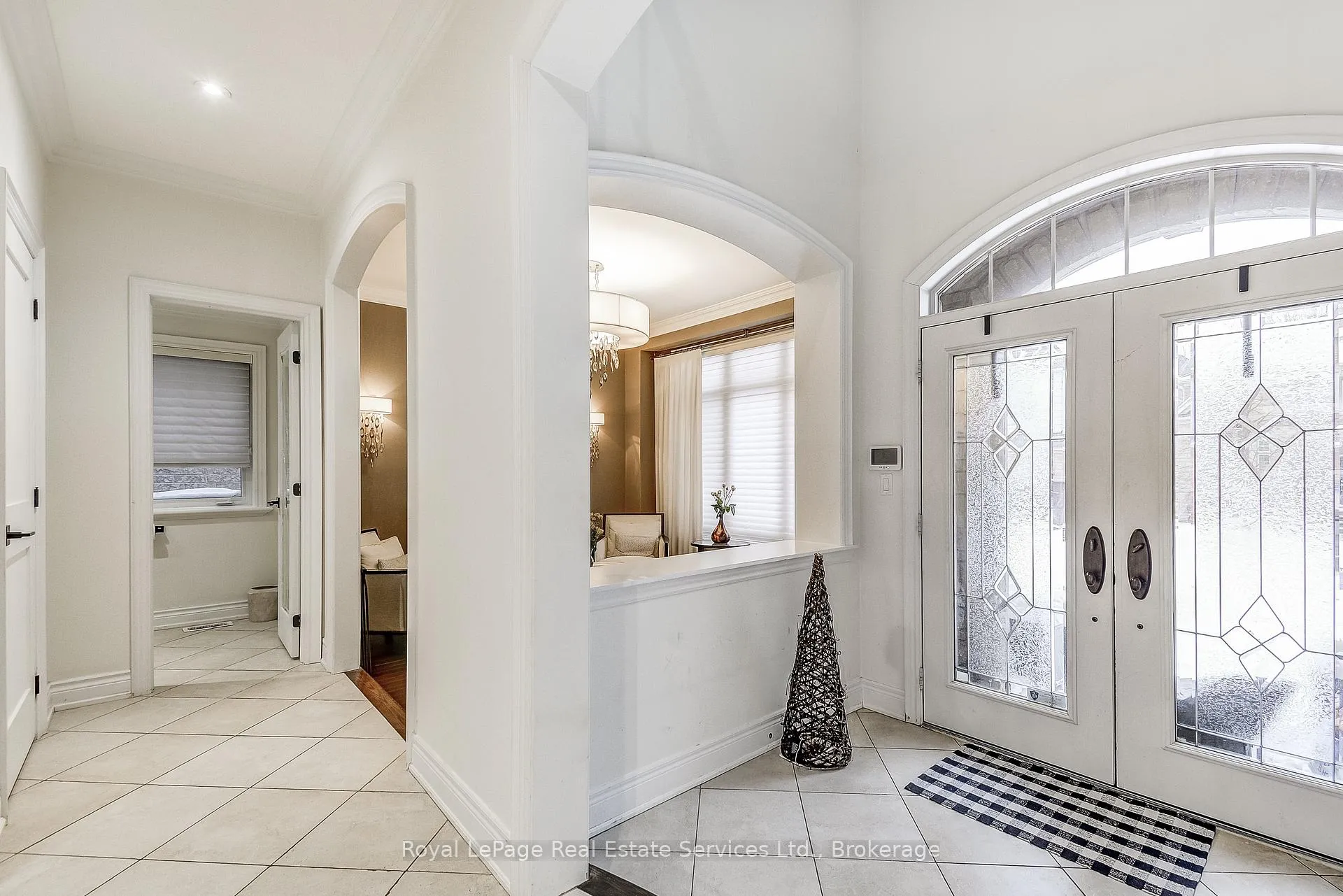 Photo 5 of 2331 Rideau Drive, Oakville, Joshua Creek — HOMEH