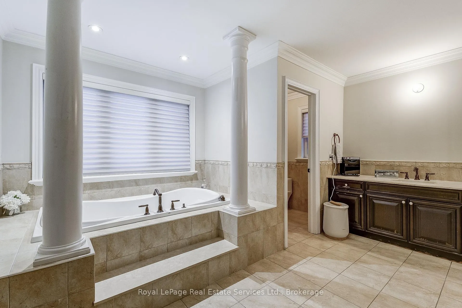 Photo 26 of 2331 Rideau Drive, Oakville, Joshua Creek — HOMEH