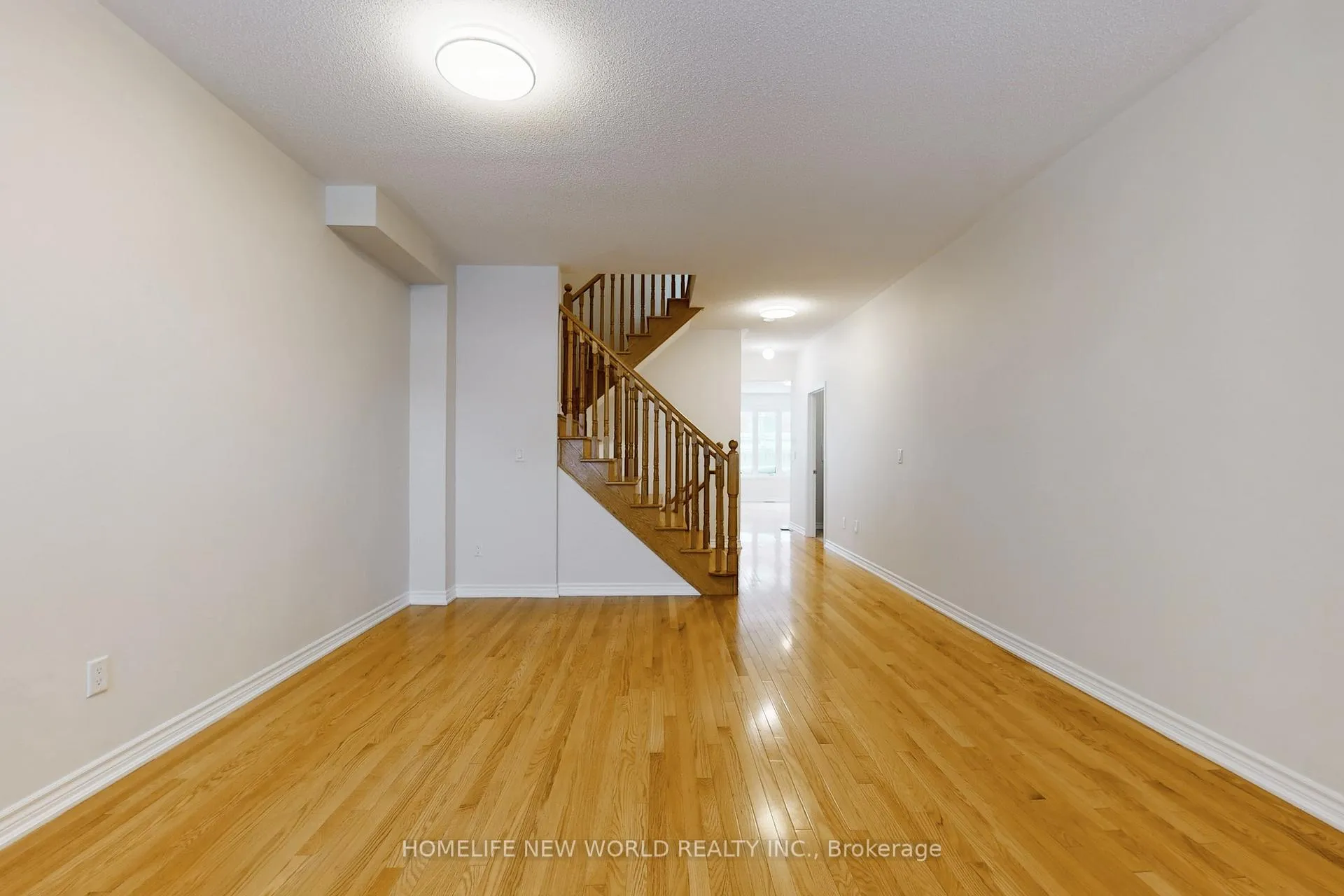 Photo 3 of 85 Living Crescent, Markham, Victoria Square — HOMEH
