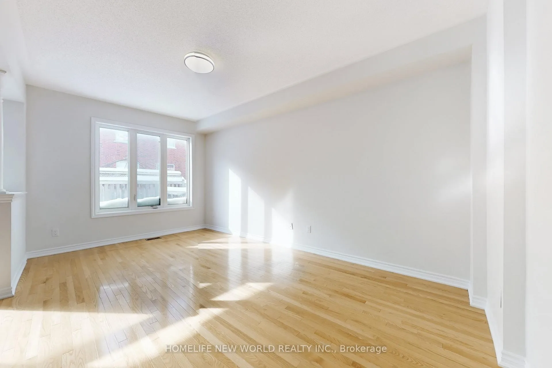 Photo 4 of 85 Living Crescent, Markham, Victoria Square — HOMEH