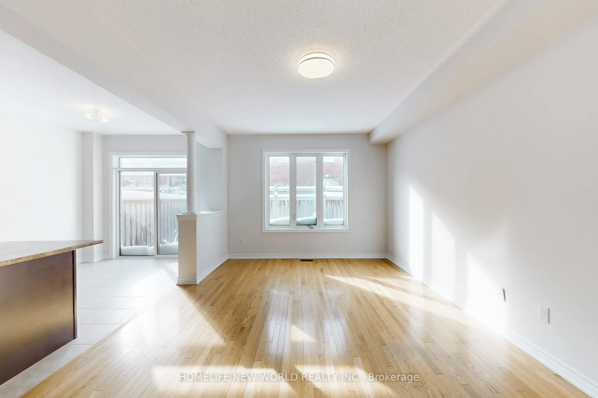Photo 5 of 85 Living Crescent, Markham, Victoria Square — HOMEH