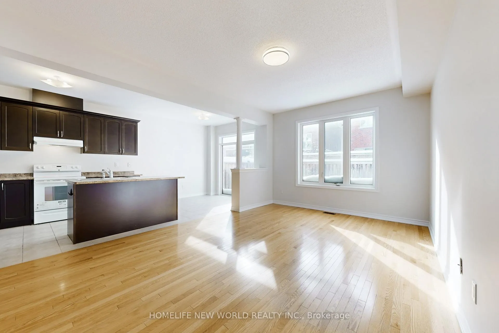 Photo 6 of 85 Living Crescent, Markham, Victoria Square — HOMEH