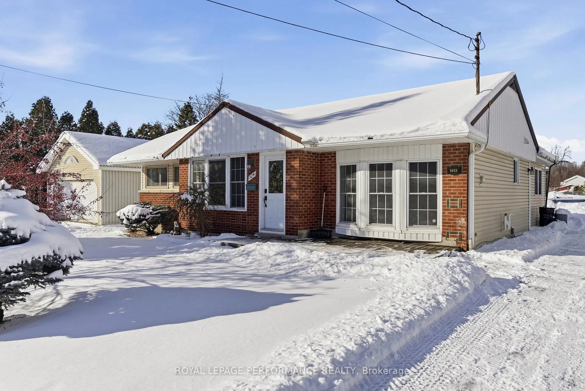 Photo 2 of 724 St Antoine Street, Cornwall — HOMEH