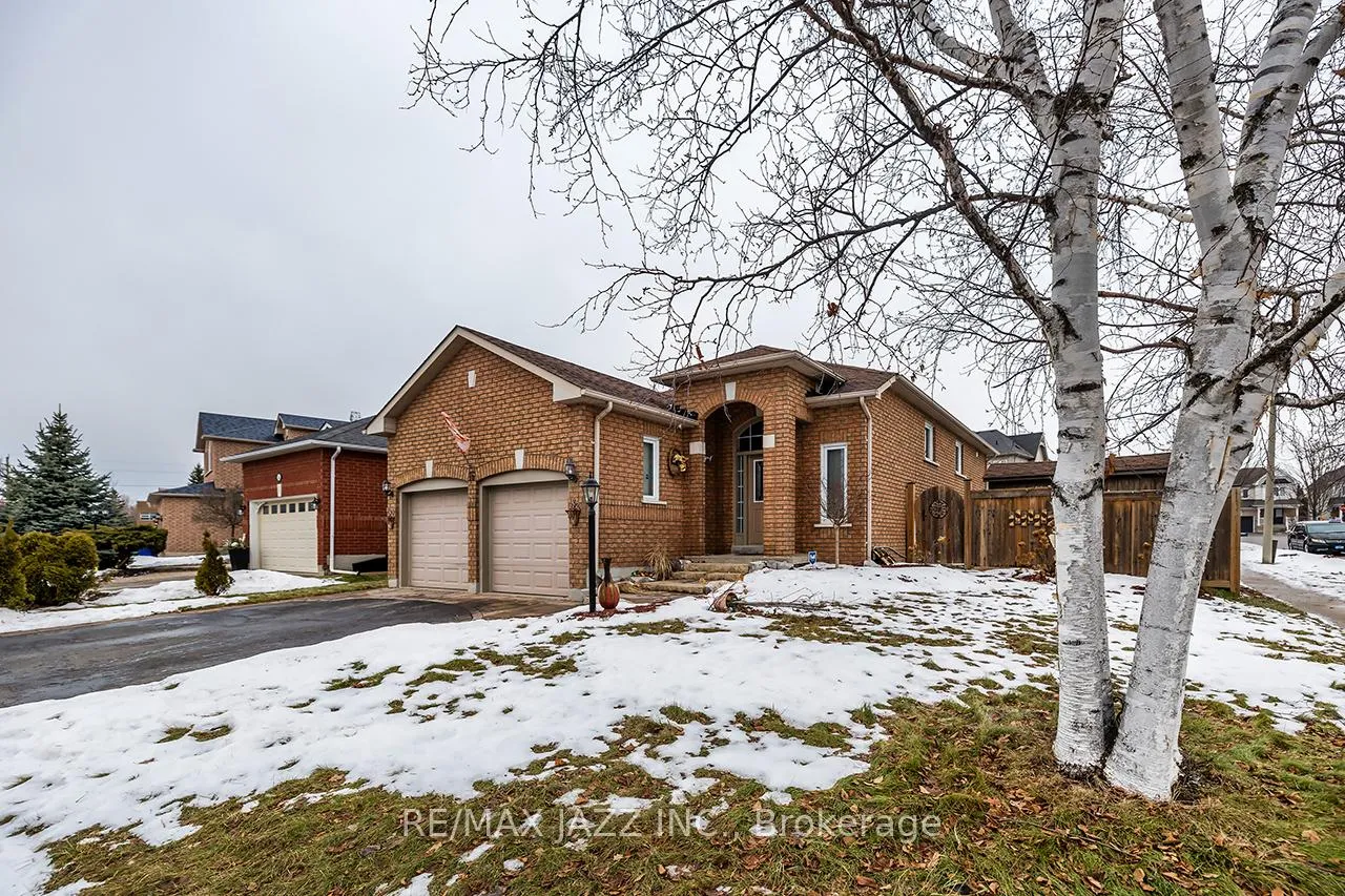 Photo 2 of 16 Goodwin Avenue, Clarington, Bowmanville — HOMEH