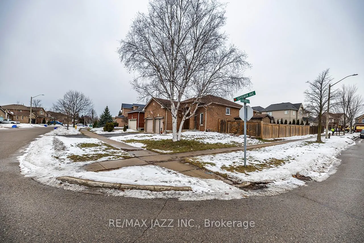 Photo 3 of 16 Goodwin Avenue, Clarington, Bowmanville — HOMEH