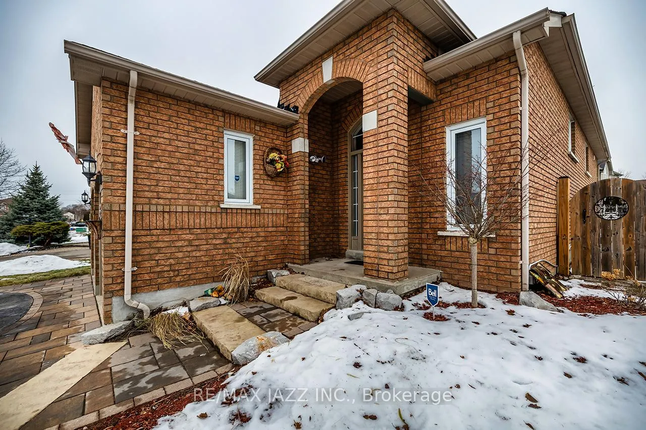 Photo 4 of 16 Goodwin Avenue, Clarington, Bowmanville — HOMEH