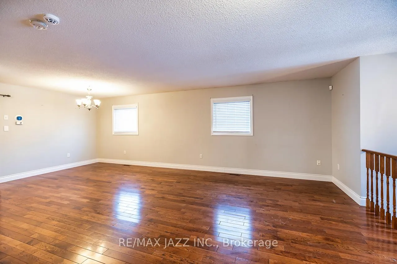 Photo 7 of 16 Goodwin Avenue, Clarington, Bowmanville — HOMEH