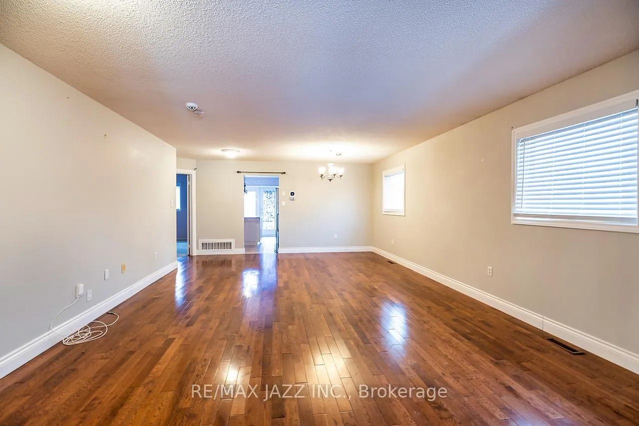 Photo 8 of 16 Goodwin Avenue, Clarington, Bowmanville — HOMEH