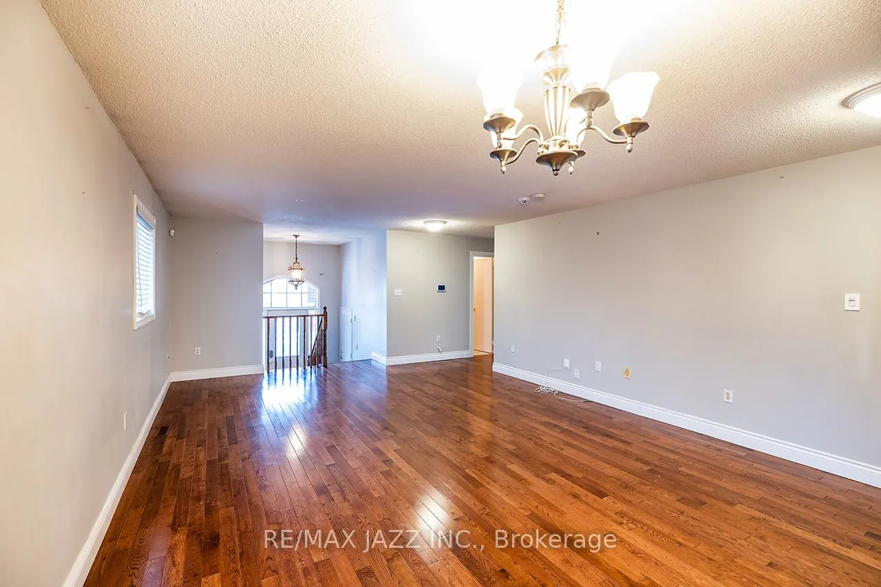 Photo 9 of 16 Goodwin Avenue, Clarington, Bowmanville — HOMEH